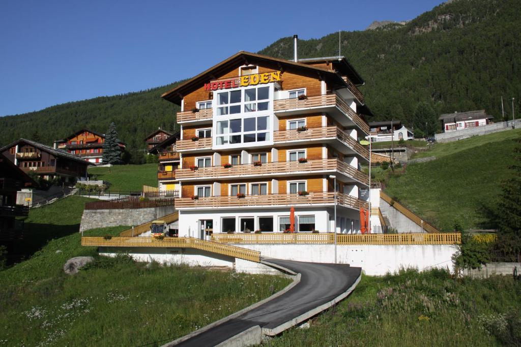 Nespecifikovaný výhled na hory nebo výhled na hory při pohledu z hotelu