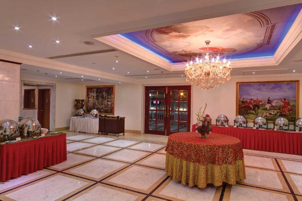 Nápoje v ubytování Ramada By Wyndham Amritsar