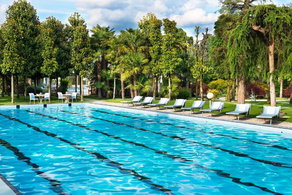 Bazén v ubytování Hotel Metropole nebo v jeho okolí