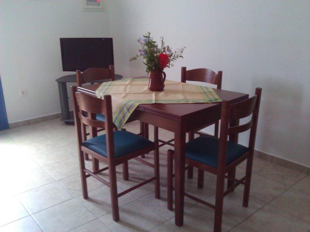 Telewizja i/lub zestaw kina domowego w obiekcie Agnanti Apartments