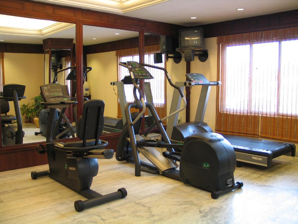 Fitness centrum a/nebo fitness zařízení v ubytování Anandha Inn Convention Centre and Suites