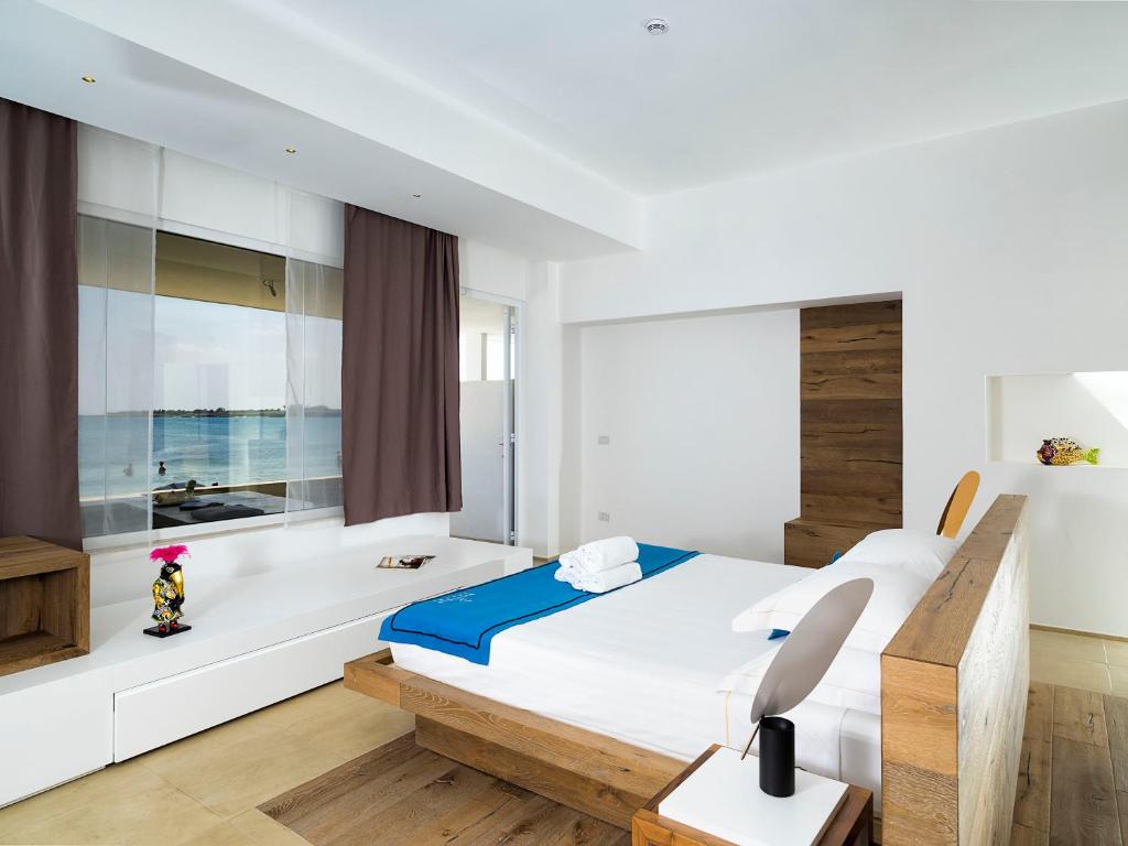 Кровать или кровати в номере White Bay