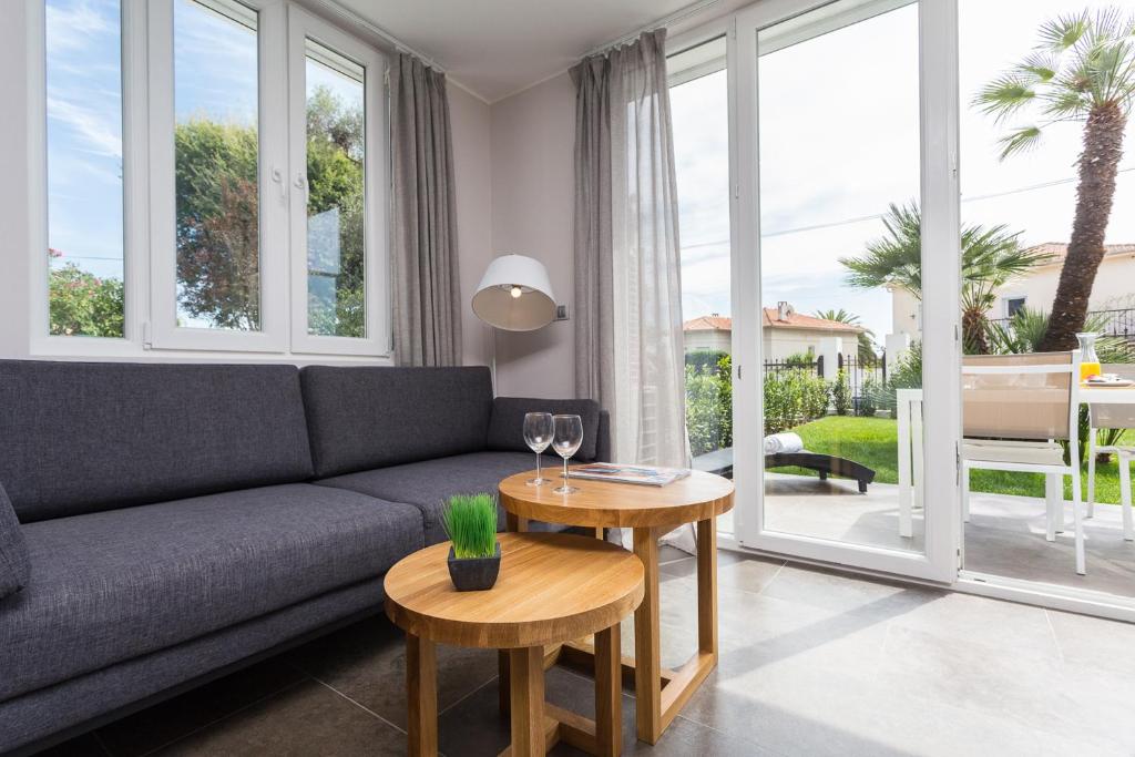 a living room with a couch and a table at Villa Velvet in Villeneuve-Loubet