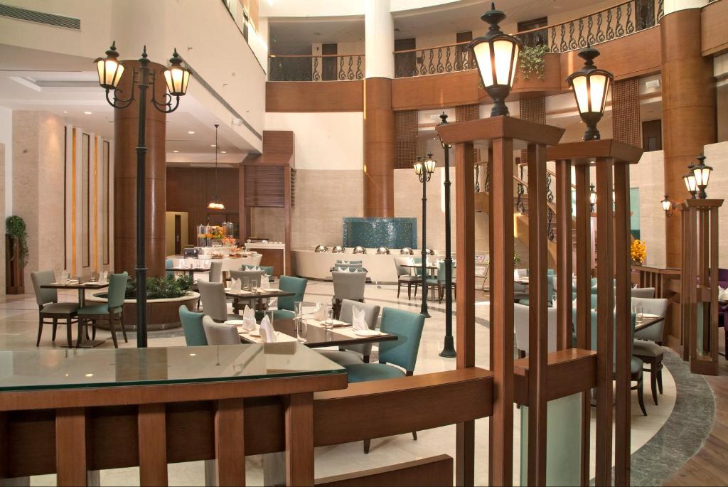 Restaurace v ubytování Savoy Suites Greater Noida