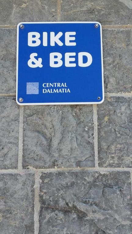 Certifikát, hodnocení, plakát nebo jiný dokument vystavený v ubytování Trilj Apartman Jurika