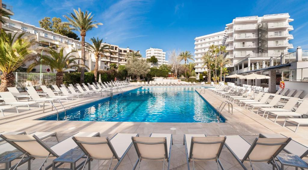 A piscina localizada em Globales Palmanova ou nos arredores