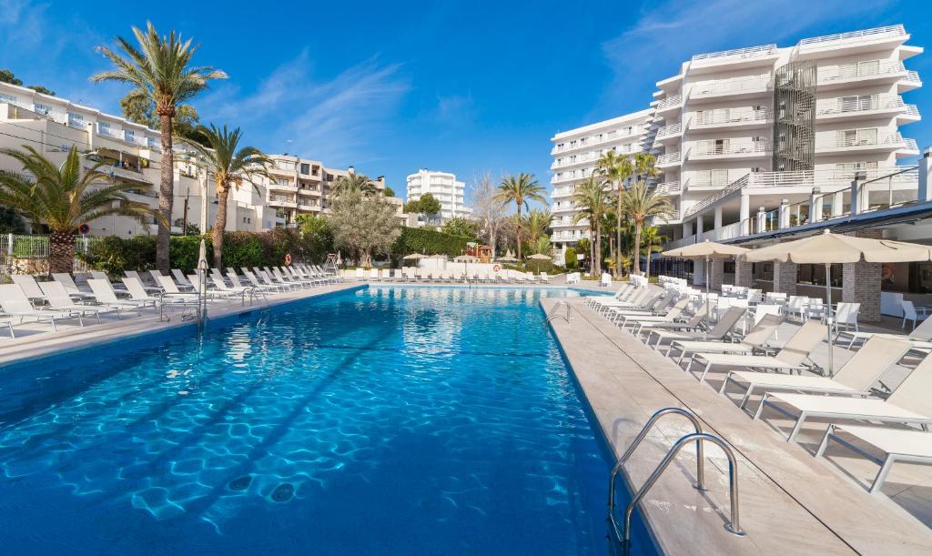 A piscina localizada em Globales Palmanova ou nos arredores