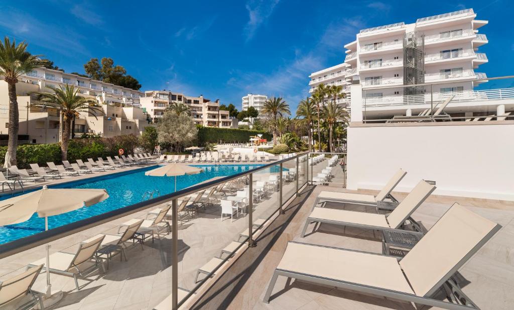 A piscina localizada em Globales Palmanova ou nos arredores