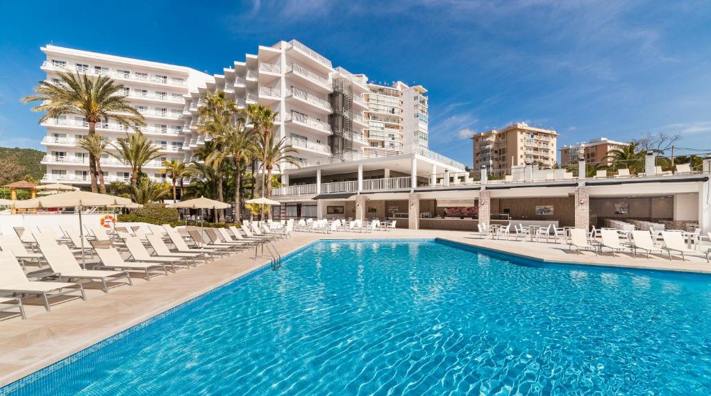 A piscina localizada em Globales Palmanova ou nos arredores