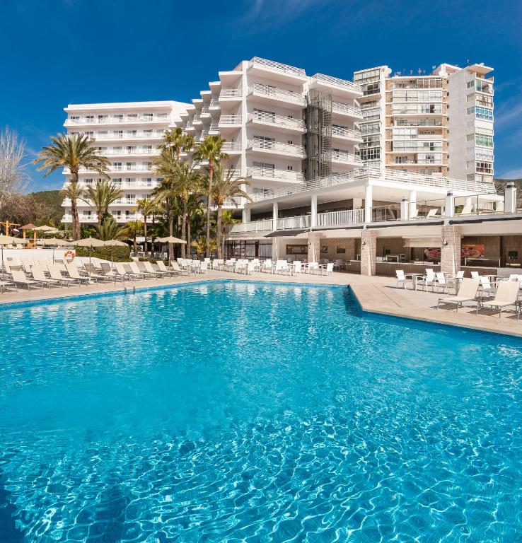 A piscina localizada em Globales Palmanova ou nos arredores