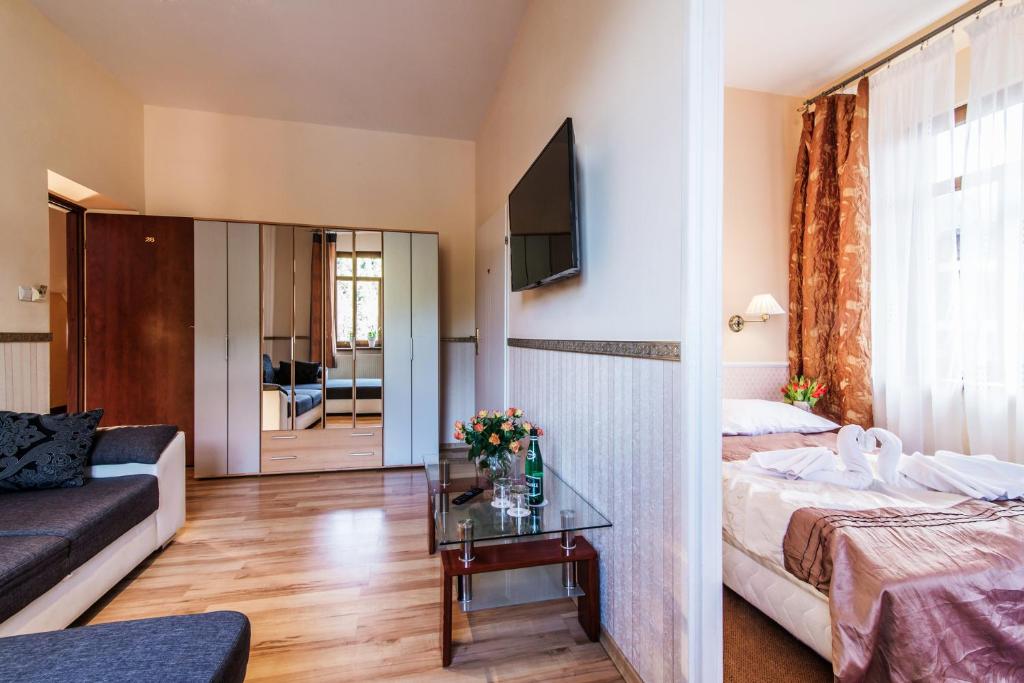 Postel nebo postele na pokoji v ubytování Perła Karkonoszy SPA - W samym centrum Karpacza
