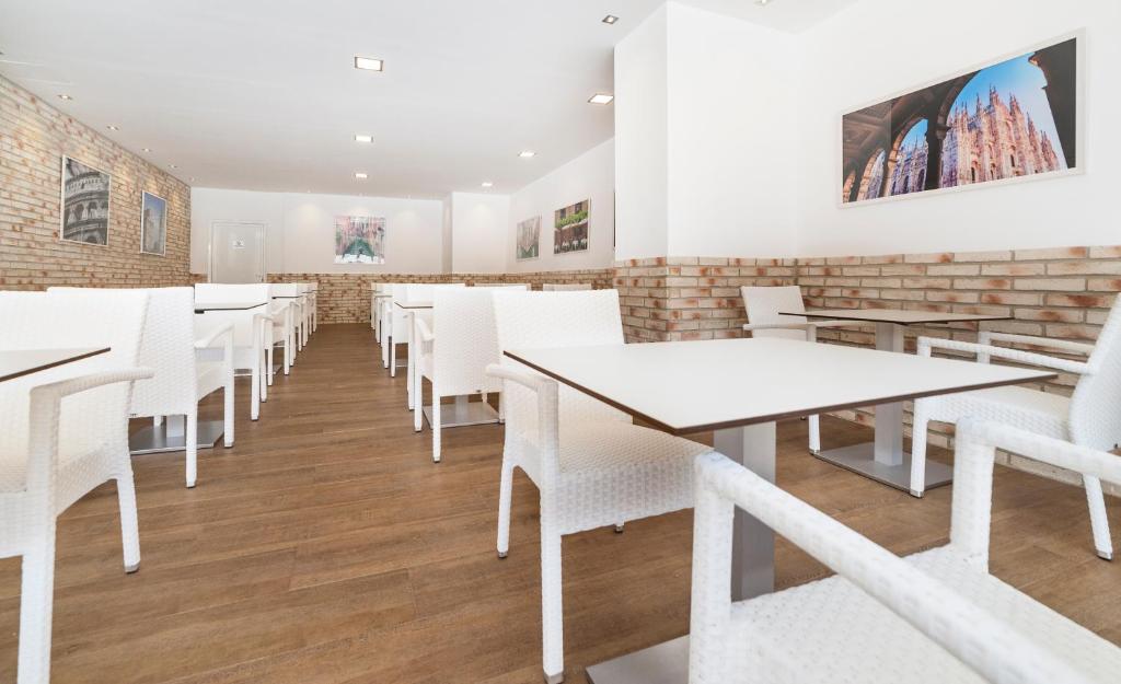 Um restaurante ou outro lugar para comer em Globales Palmanova