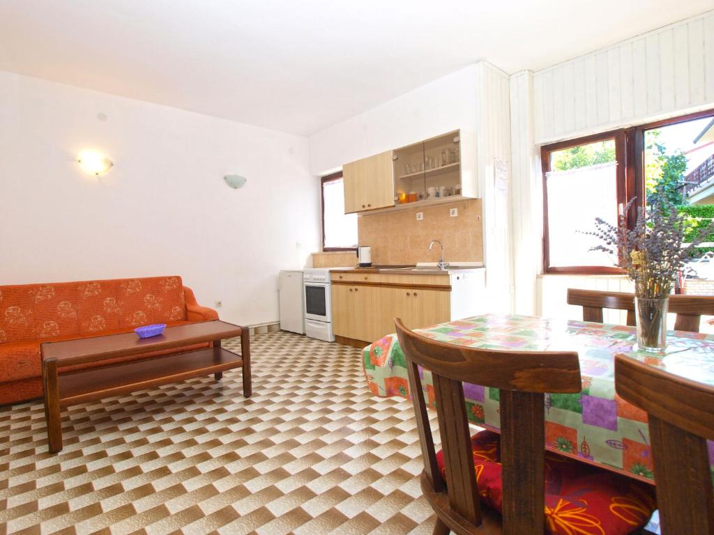 Kuchyňa alebo kuchynka v ubytovaní Apartments Kosovka 1398
