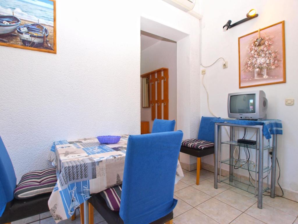 Televízia a/alebo spoločenská miestnosť v ubytovaní Apartments Kosovka 1398