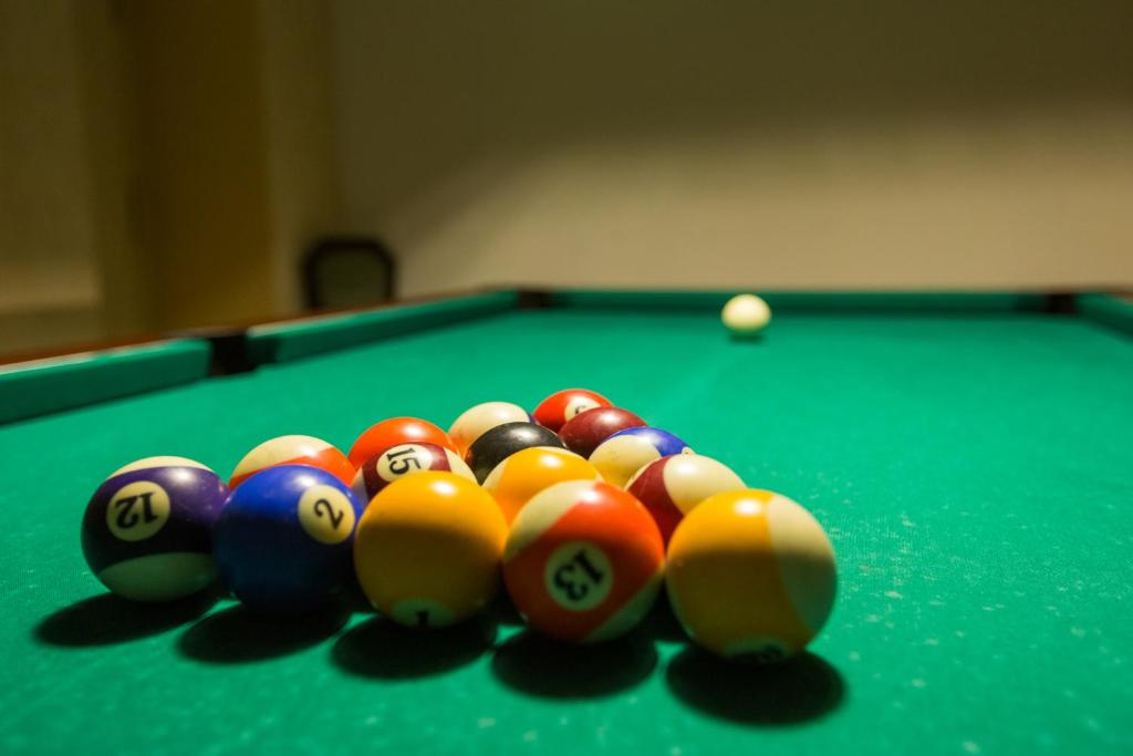 Biliár nebo kulečník v ubytování Hotel U Beránka Náchod