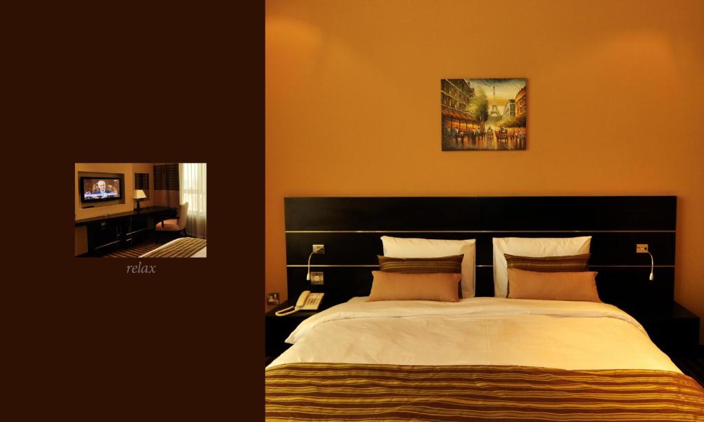 Postel nebo postele na pokoji v ubytování Aldar Hotel
