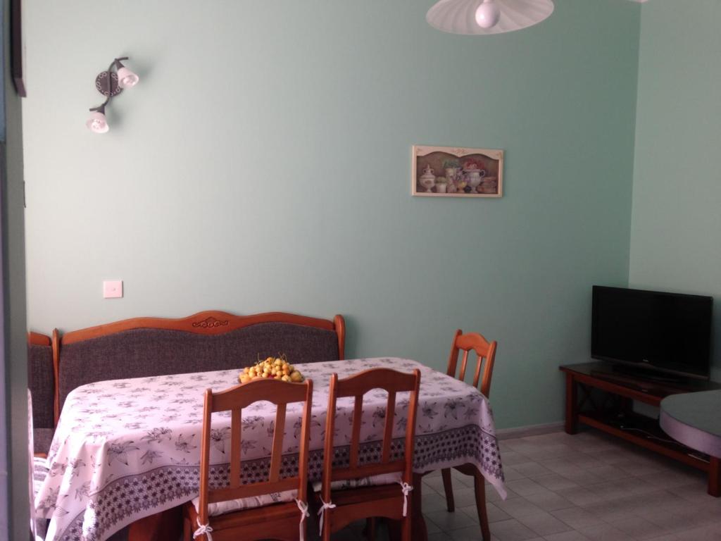 TV a/nebo společenská místnost v ubytování Green Cape Holiday Home