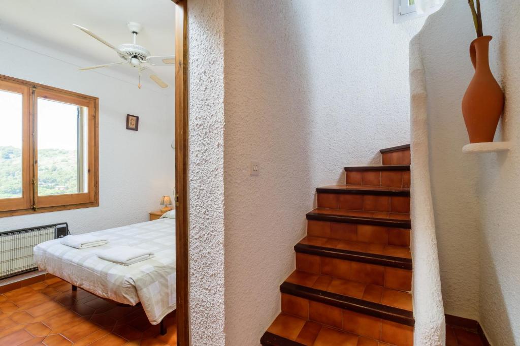 Posteľ alebo postele v izbe v ubytovaní Costabravaforrent Palas Atenea
