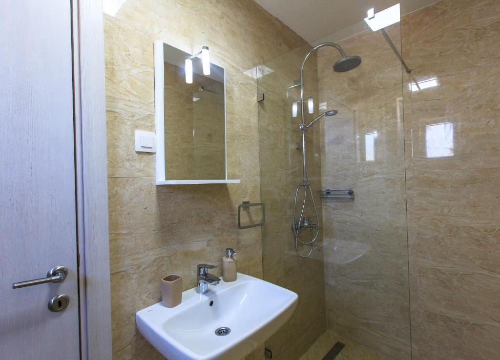 Koupelna v ubytování Apartments Sarić
