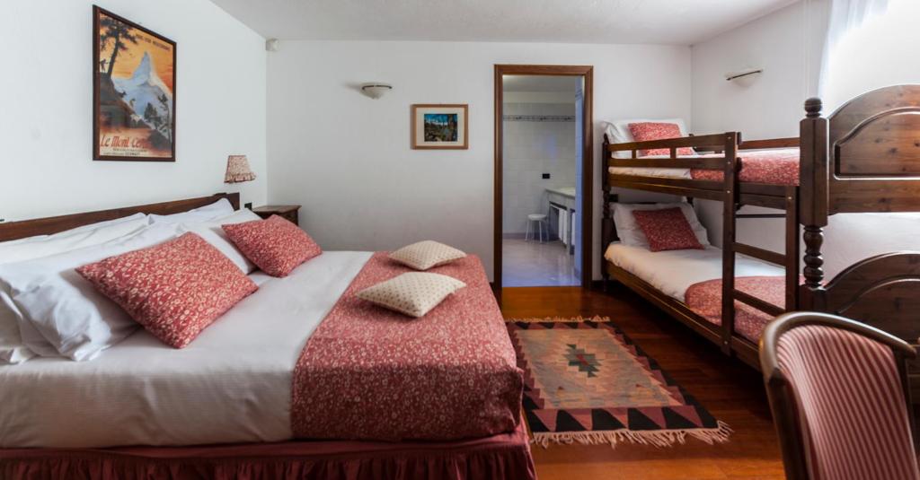 Postel nebo postele na pokoji v ubytování Hotel Baita Cretaz