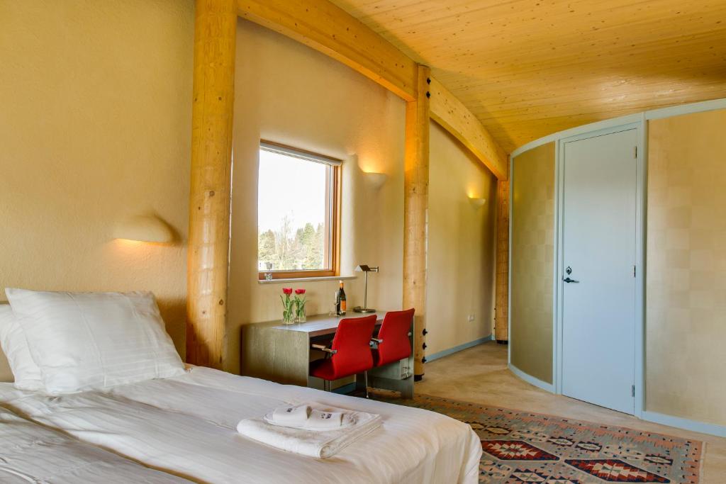 Ένα ή περισσότερα κρεβάτια σε δωμάτιο στο Strohotel Aalshof