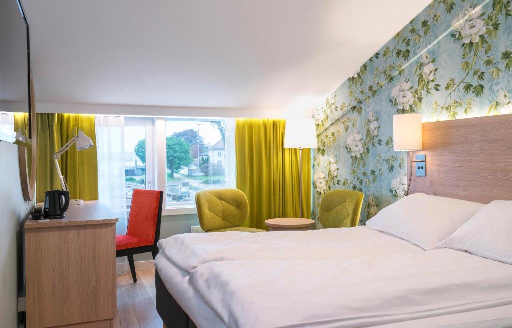 מיטה או מיטות בחדר ב-Thon Hotel Tønsberg Brygge