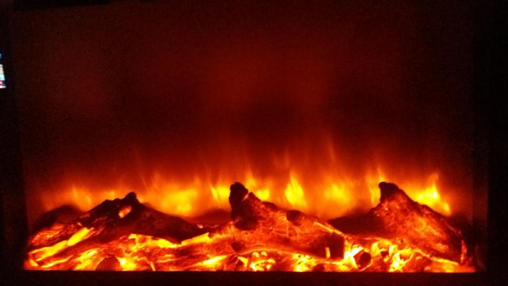 リヴィウにあるApartment with fireplaceの暖炉火口