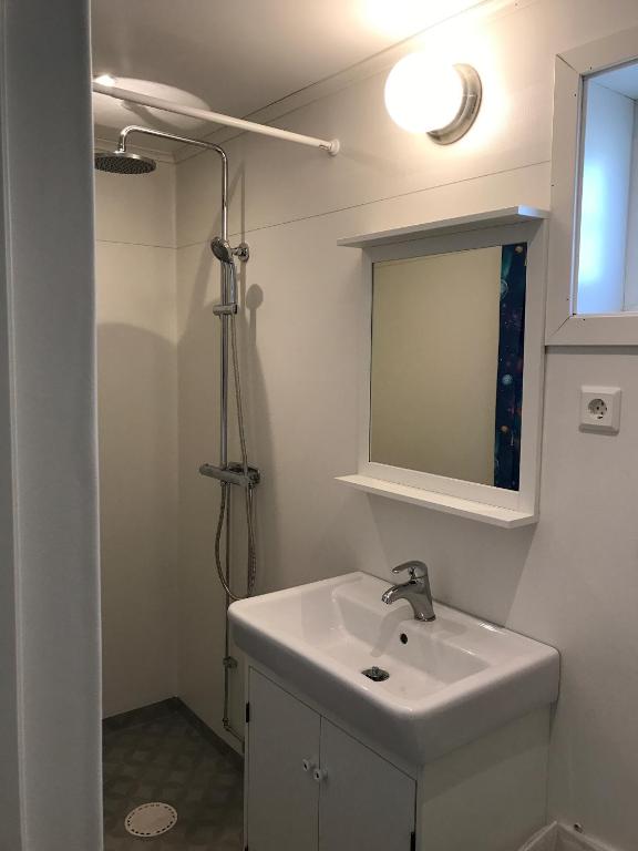 Koupelna v ubytování Sandvikengården Stugby