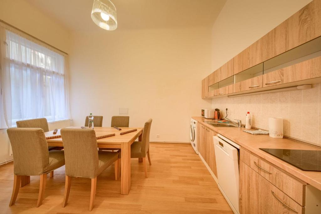 Kuchnia lub aneks kuchenny w obiekcie Apartments 39 Wenceslas Square