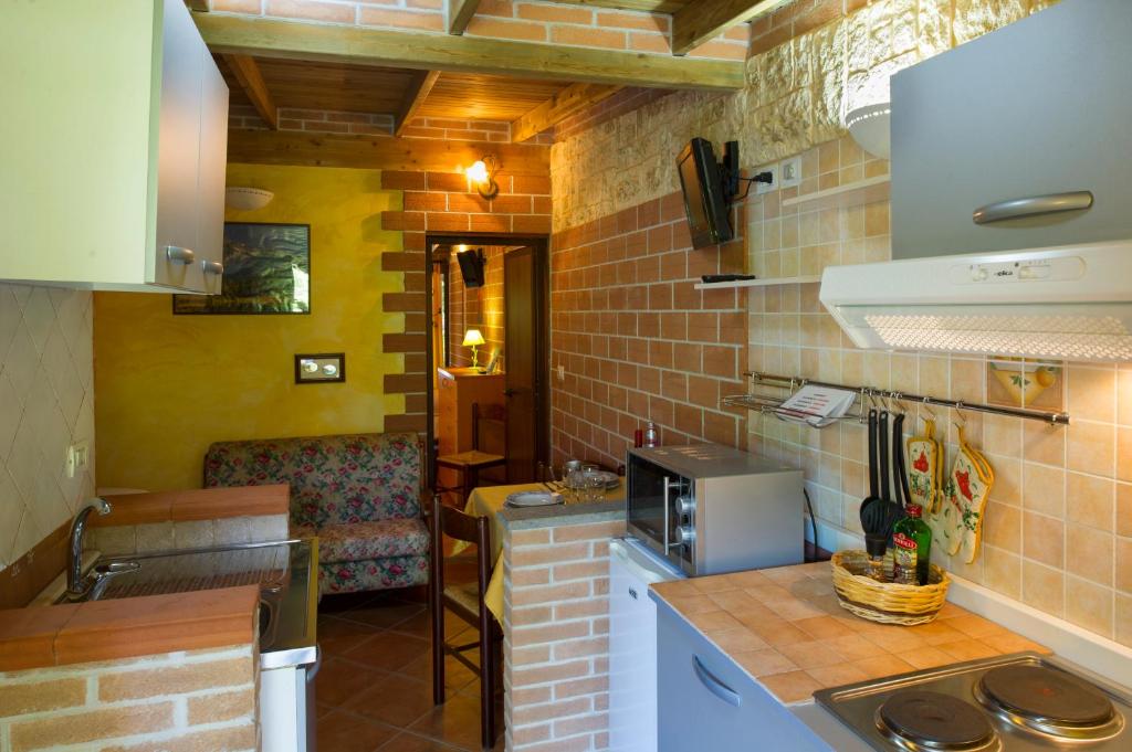 Kuchyň nebo kuchyňský kout v ubytování Country Apartments