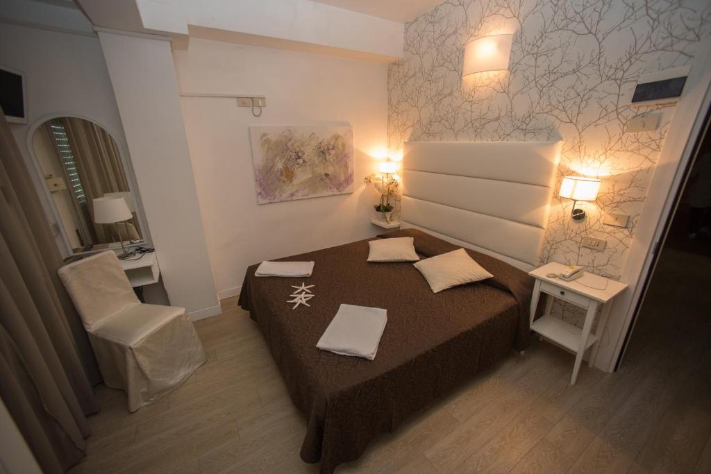 Postel nebo postele na pokoji v ubytování Hotel Ermeti B&B Brunch