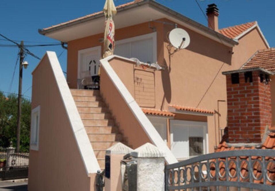 Budynek, w którym mieści się apartament