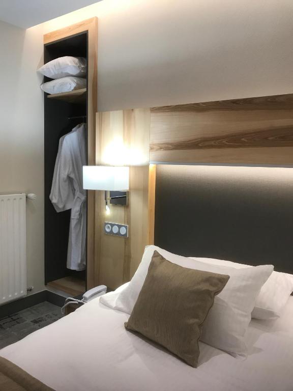 Postel nebo postele na pokoji v ubytování Hotel Le Cercle