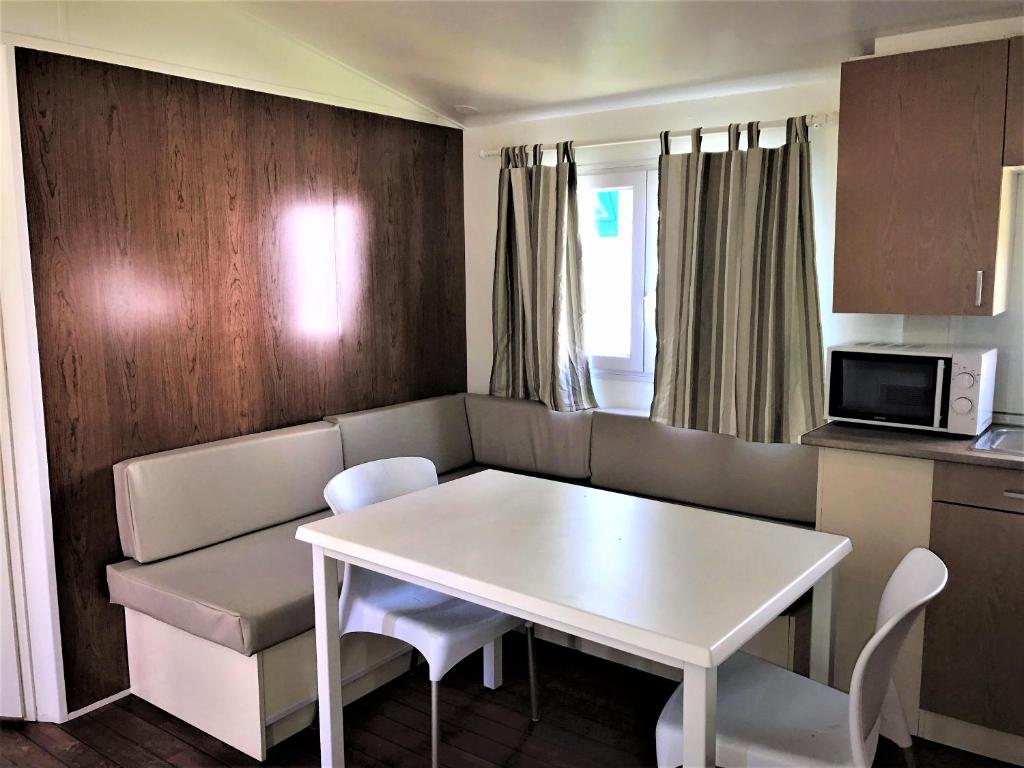 Kuchyň nebo kuchyňský kout v ubytování Camping Pirinenc