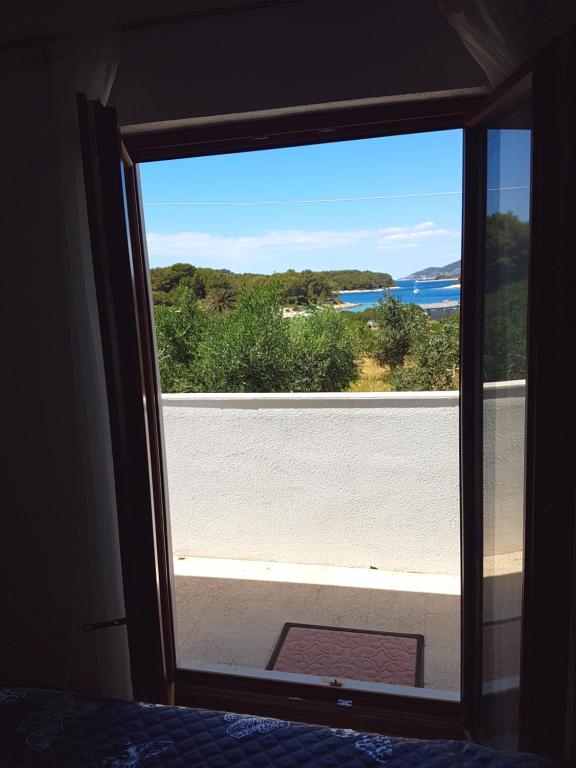 תמונה מהגלריה של Hvar-Pakleni islands- isolated Robinson House Moj Mir בחוואר