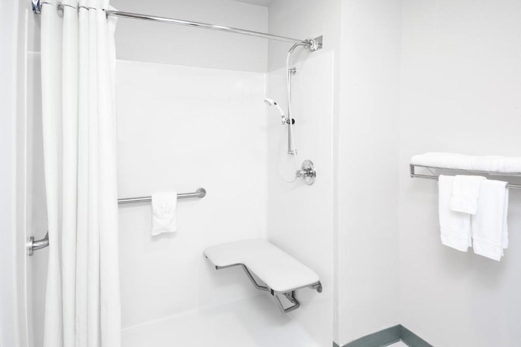 Super 8 by Wyndham Gas City Marion Area - King Room - Disability Access - Non-Smoking