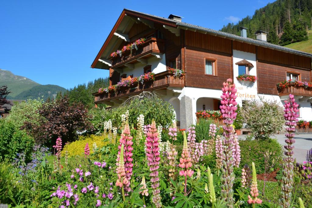 Nespecifikovaný výhled na hory nebo výhled na hory při pohledu z bed and breakfast