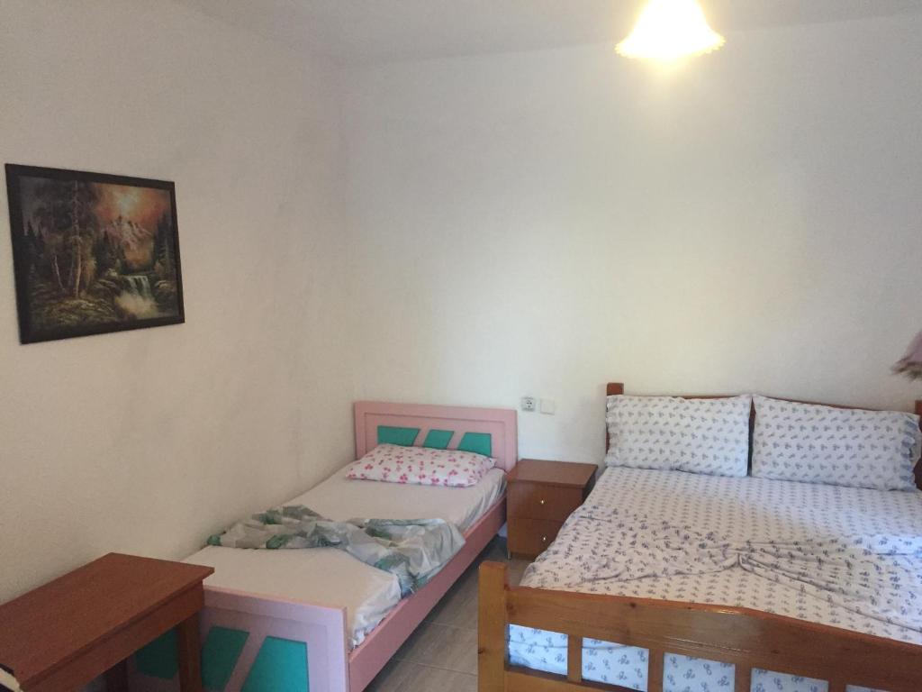 Piqeras Relax Guest House - Basic Triple Room
