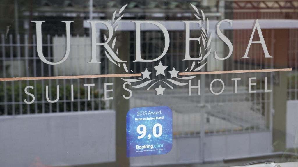 Certifikát, hodnocení, plakát nebo jiný dokument vystavený v ubytování Urdesa Suites Hotel