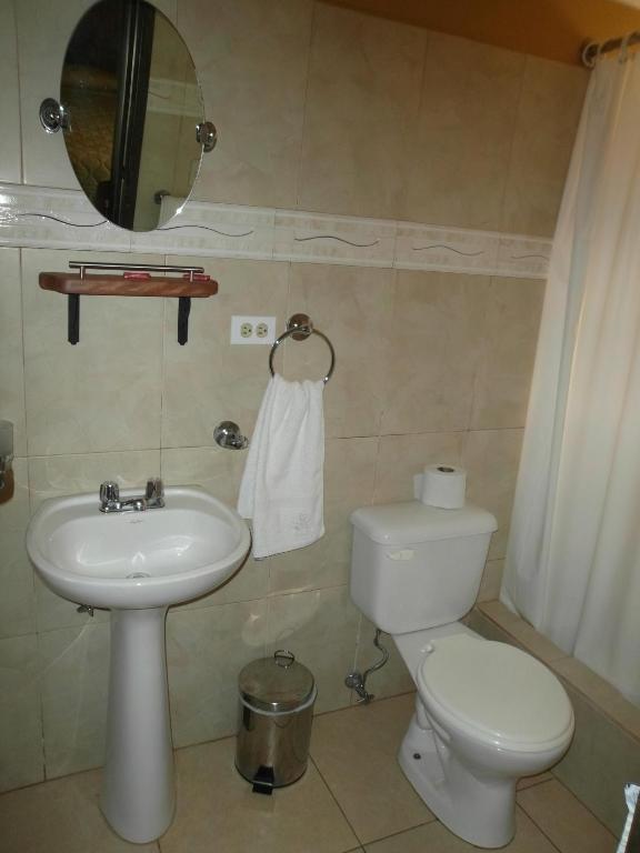 Koupelna v ubytování Hotel y Hosteria Natabuela