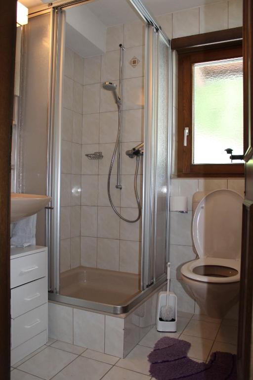 Koupelna v ubytování Ferienwohnung Silberdistel, Saastalstrasse 178