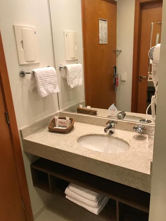  Red Roof Inn Dutra