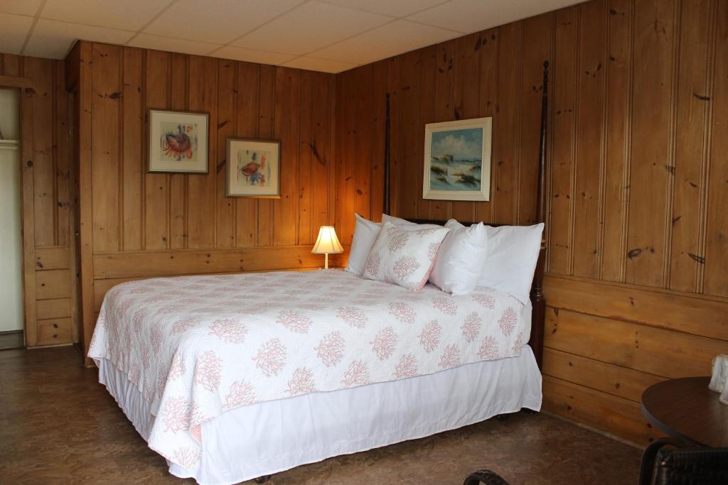 Town & Beach Motel photo