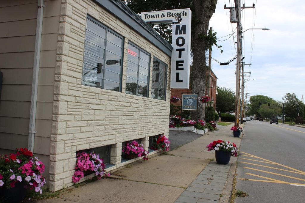 Town & Beach Motel photo