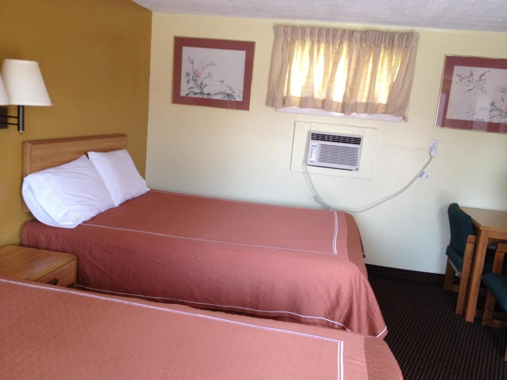 Postel nebo postele na pokoji v ubytování Caravan Motel