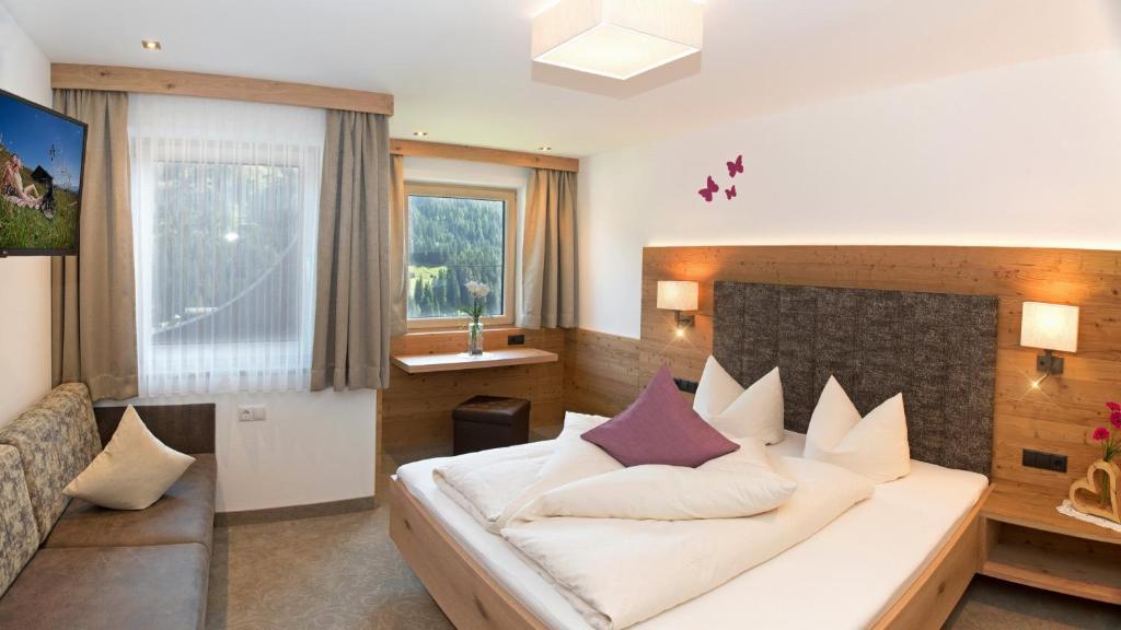 Postel nebo postele na pokoji v ubytování Apartments Schöne Aussicht
