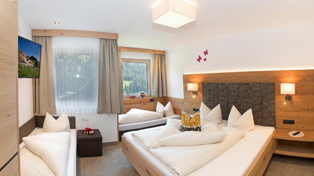 Postel nebo postele na pokoji v ubytování Apartments Schöne Aussicht