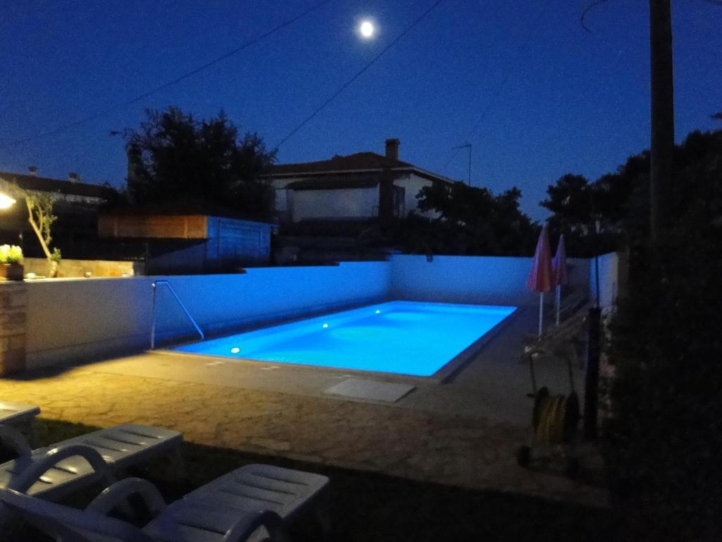 Bazén v ubytování Apartment Pino nebo v jeho okolí