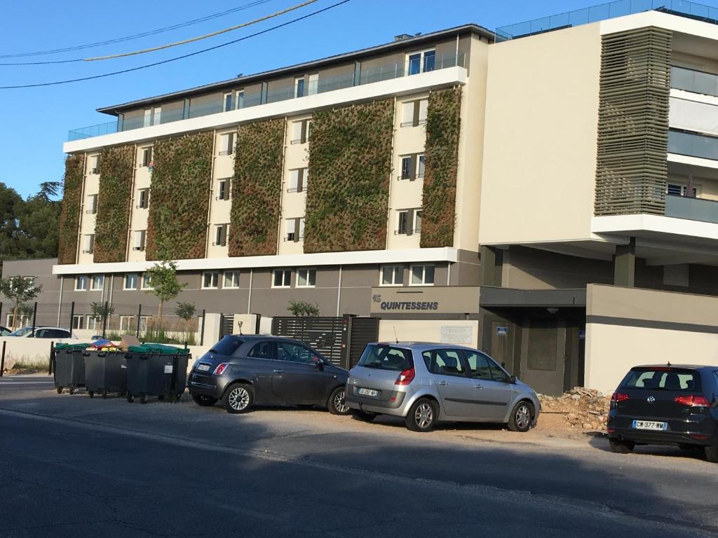 two cars parked in front of a building at Quintessens in Marseille