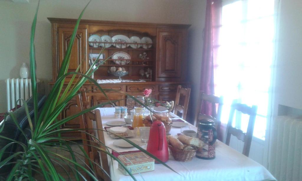 Maison Fleurie - Standard Double Room With Shared Bathroom